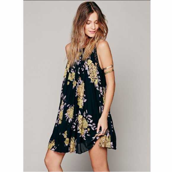 Free People Dresses & Skirts - FREE PEOPLE pleated a-line tent dress